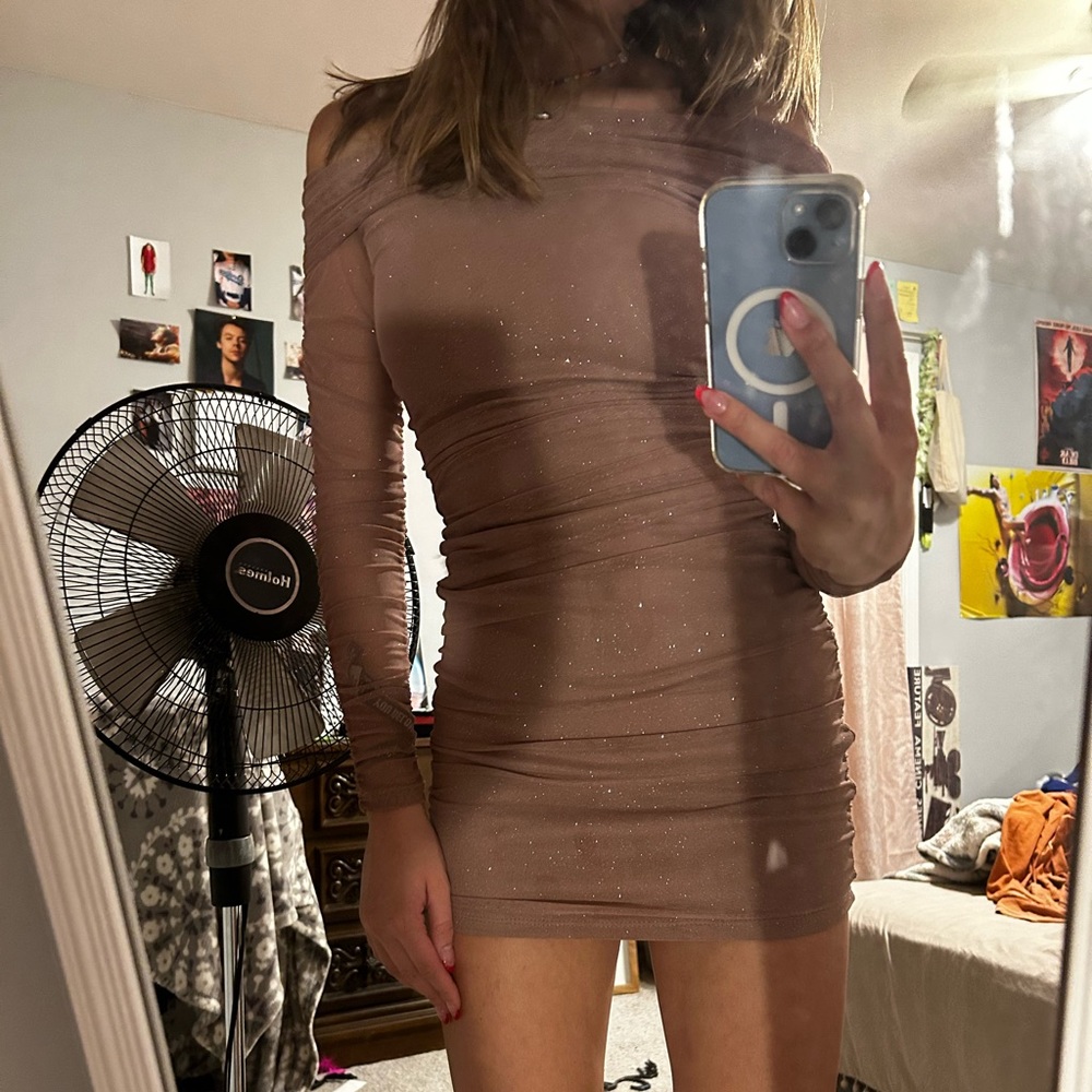 nude pink, sparkly, long sleeved windsor homecoming dress (xs)